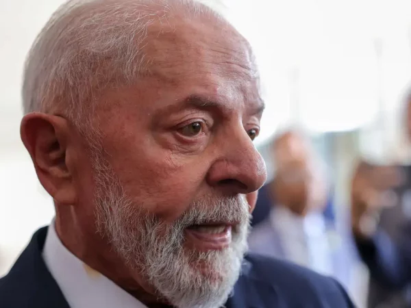 Lula comemora resultado do PIB e diz que país está no rumo certo