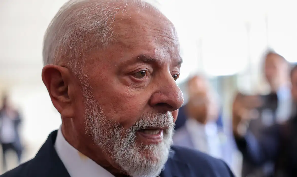 Lula comemora resultado do PIB e diz que país está no rumo certo