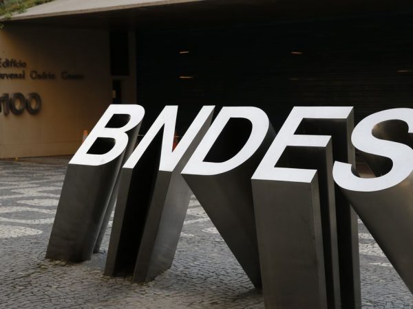 Mercadante: Consultas aos financiamentos do BNDES que vinham crescendo perdem ritmo em junho