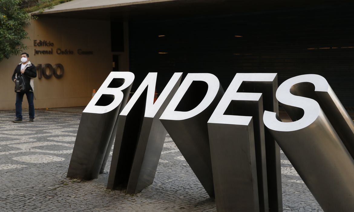 Mercadante: Consultas aos financiamentos do BNDES que vinham crescendo perdem ritmo em junho