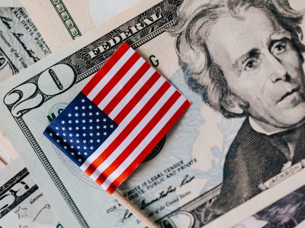Fitch espera desaceleração da economia dos EUA, mas melhora previsões para Europa