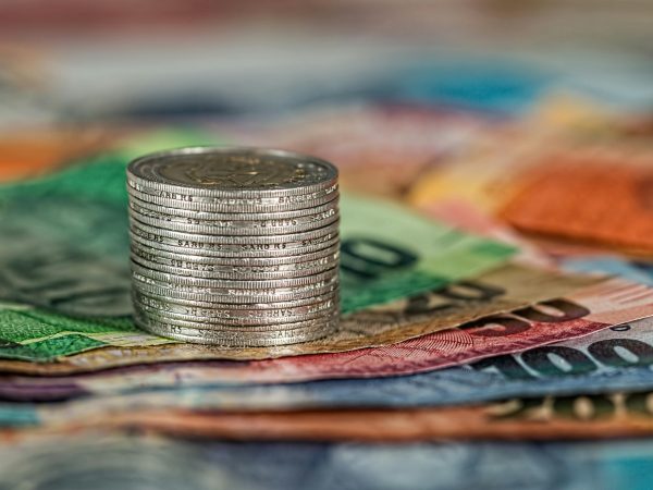 Banco Mundial diz que inflação global segue diminuindo, mas ritmo é mais lento do que esperado