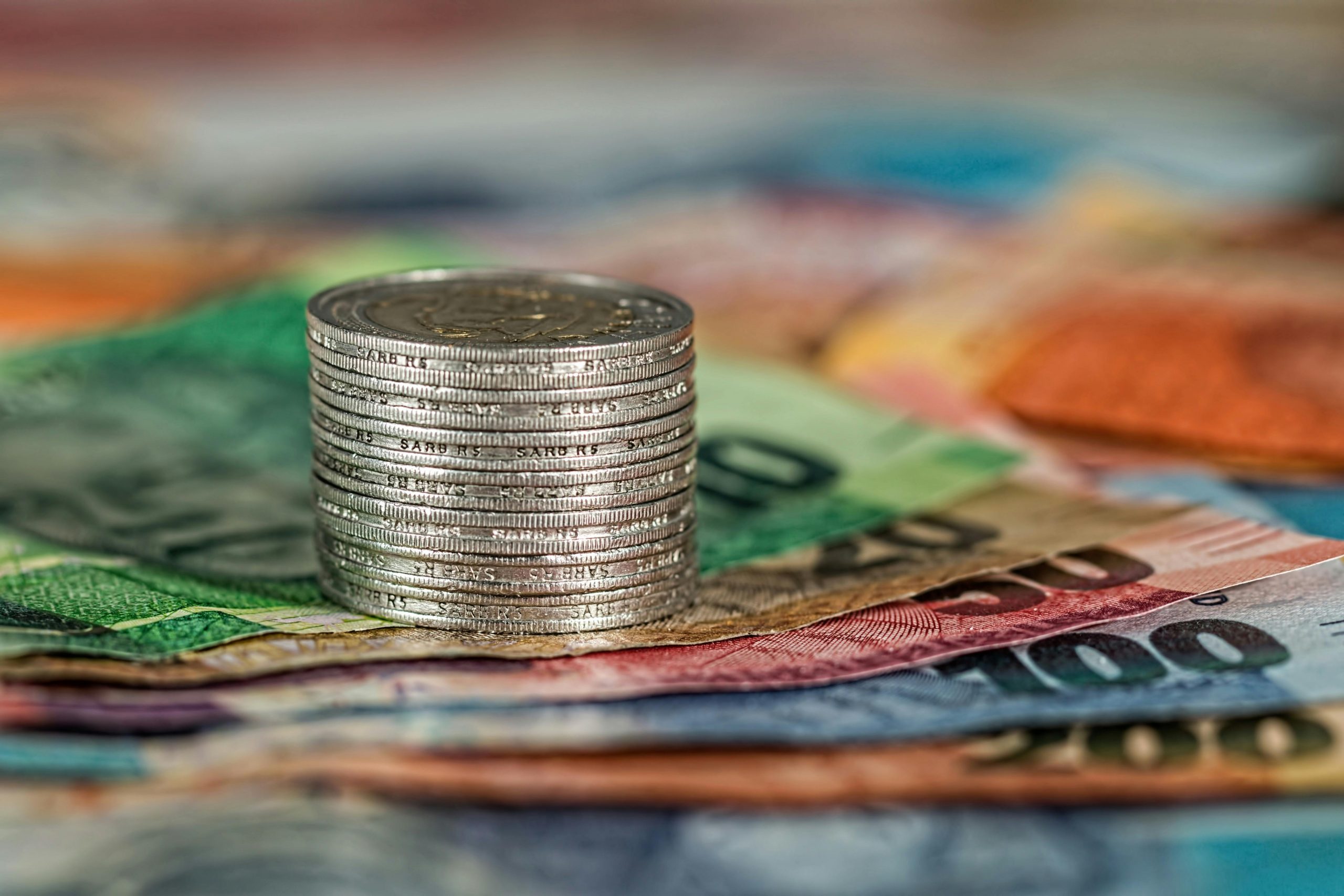 Banco Mundial diz que inflação global segue diminuindo, mas ritmo é mais lento do que esperado
