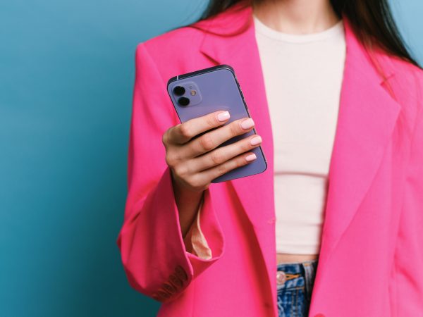 UE acusa Apple de descumprir nova lei de concorrência digital na App Store