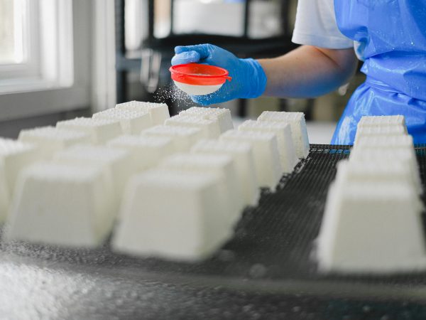 Indústria de alimentos é a que mais emprega no Brasil, diz IBGE