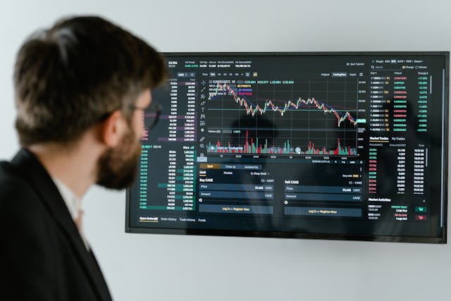 Ibovespa inicia junho em leve baixa de 0,05%, aos 122 mil pontos