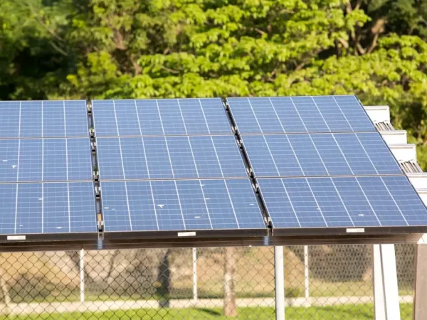 Grandes usinas solares igualam capacidade da hidrelétrica de Itaipu