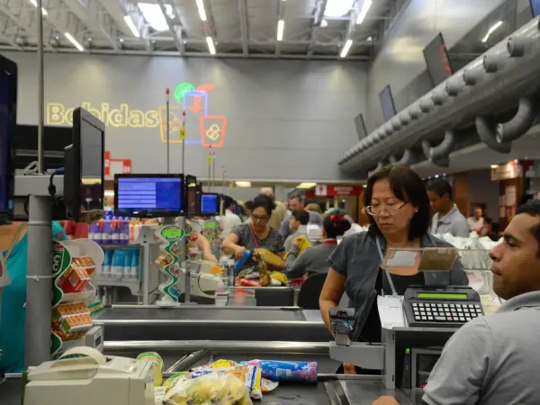 Índice que mostra intenção de consumo das famílias cai 0,2% em julho