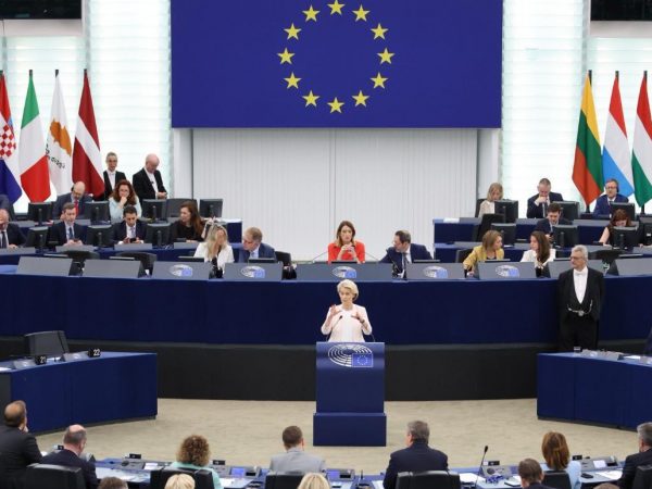 Von der Leyen conquista segundo mandato como presidente da Comissão Europeia