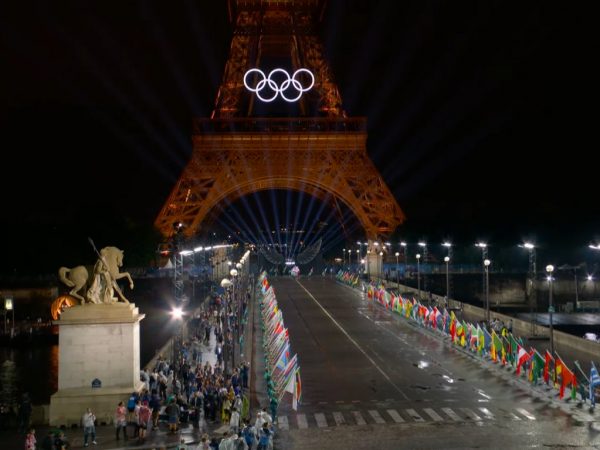 Paris abre Olimpíada com inédita cerimônia a céu aberto