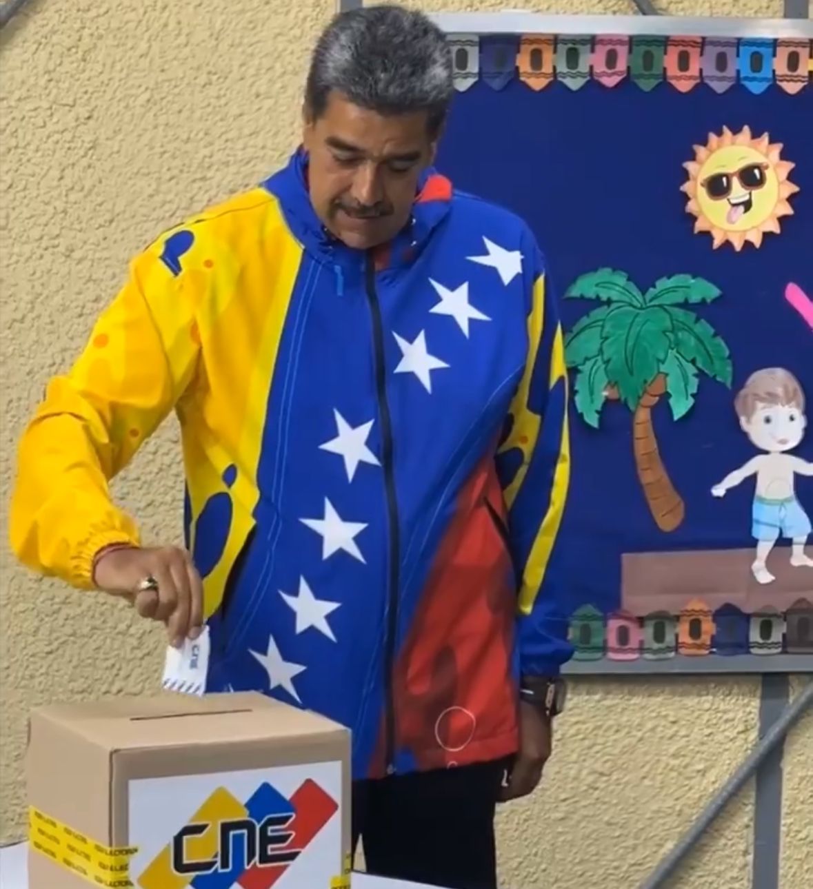 Maduro vence eleição, diz órgão eleitoral; oposição denuncia fraude