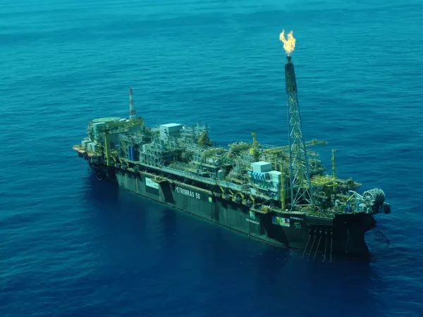 Dez empresas vão disputar 37,5 milhões de barris de petróleo da União