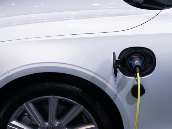 Reforma tributária: grupo inclui carros elétricos no imposto seletivo
