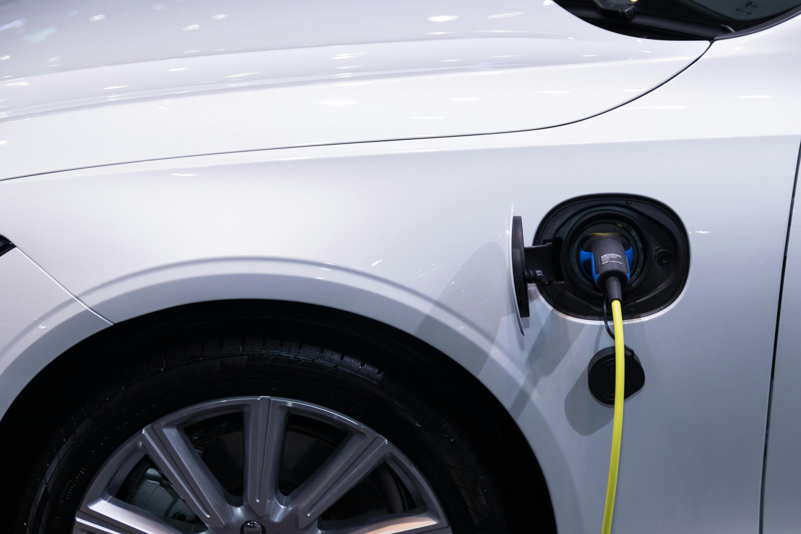 Reforma tributária: grupo inclui carros elétricos no imposto seletivo