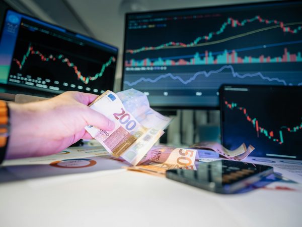 S&P Global: Nenhum país G7 está no caminho de retomar níveis de dívida pré-pandêmicos até 2027