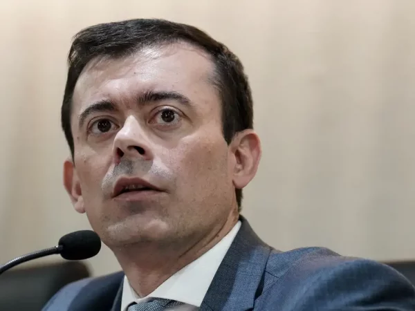 Déficit primário pode fechar o ano em torno de R$ 8 bi, diz secretário