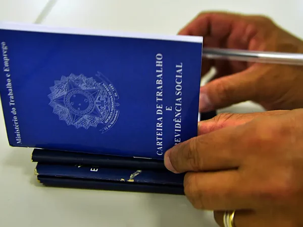 Indicador Antecedente de Emprego (IAEmp) cai 1,4 ponto em setembro, para 81,7 pontos, diz FGV