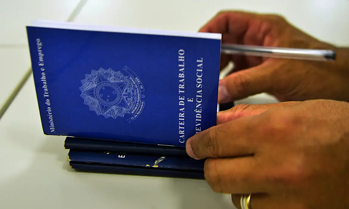 Indicador Antecedente de Emprego (IAEmp) cai 1,4 ponto em setembro, para 81,7 pontos, diz FGV