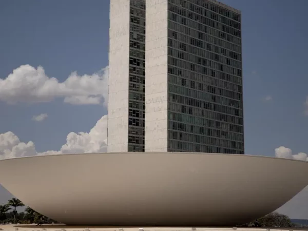 PEC que limita decisões do Supremo começa a tramitar na Câmara