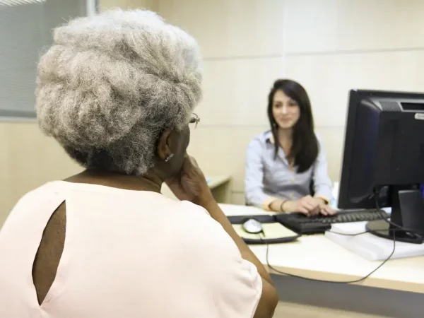 CAE aprova projeto que isenta FGTS e INSS de aposentados contratados