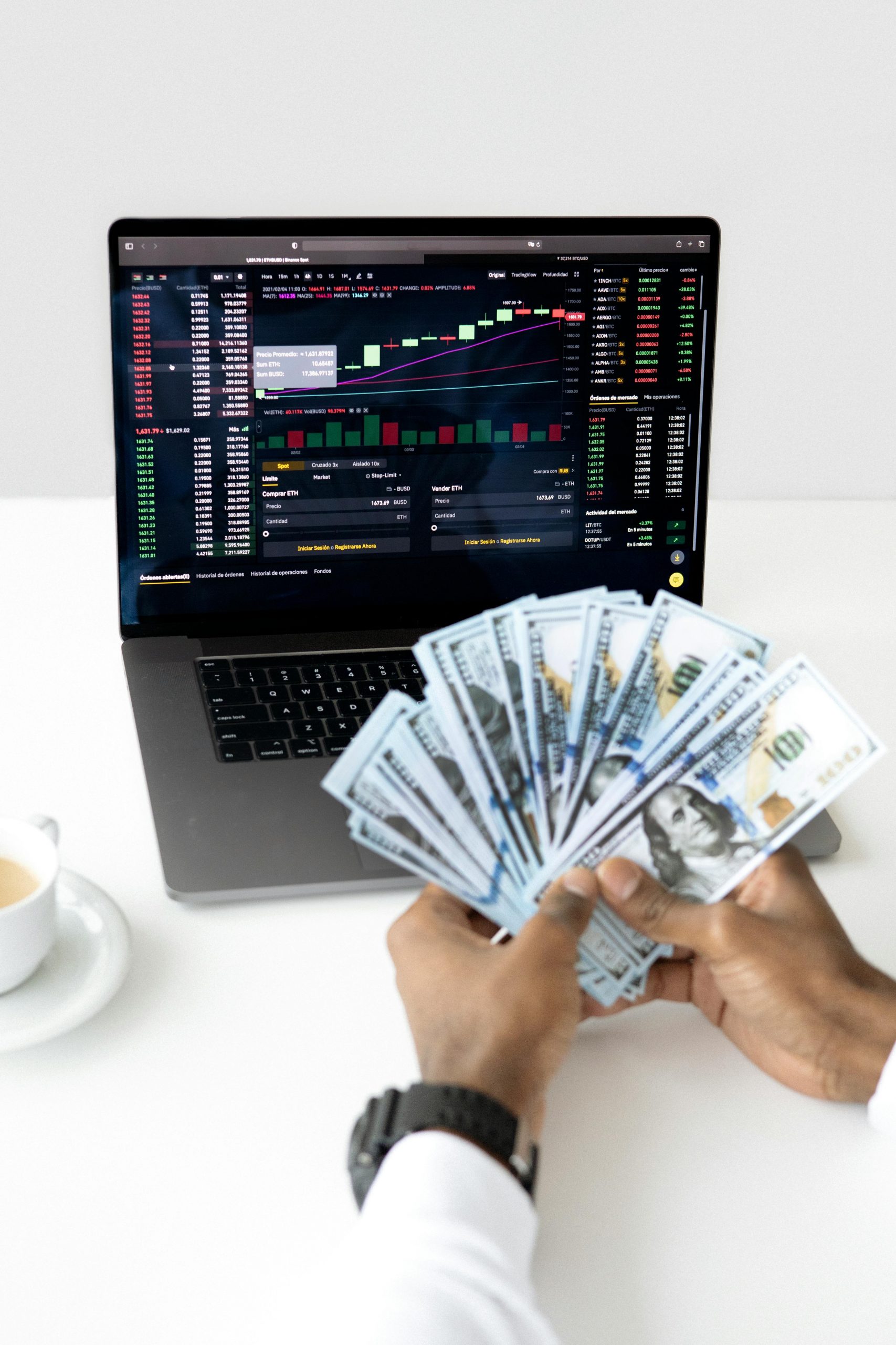 Dólar cai 1,06% e encerra a semana com desvalorização de 3,40%