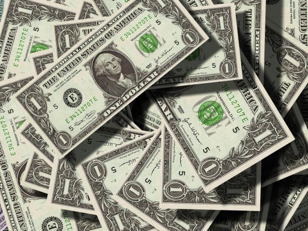 Dólar volta a cair e se aproxima de R$ 5,50 com Fed e Copom no radar