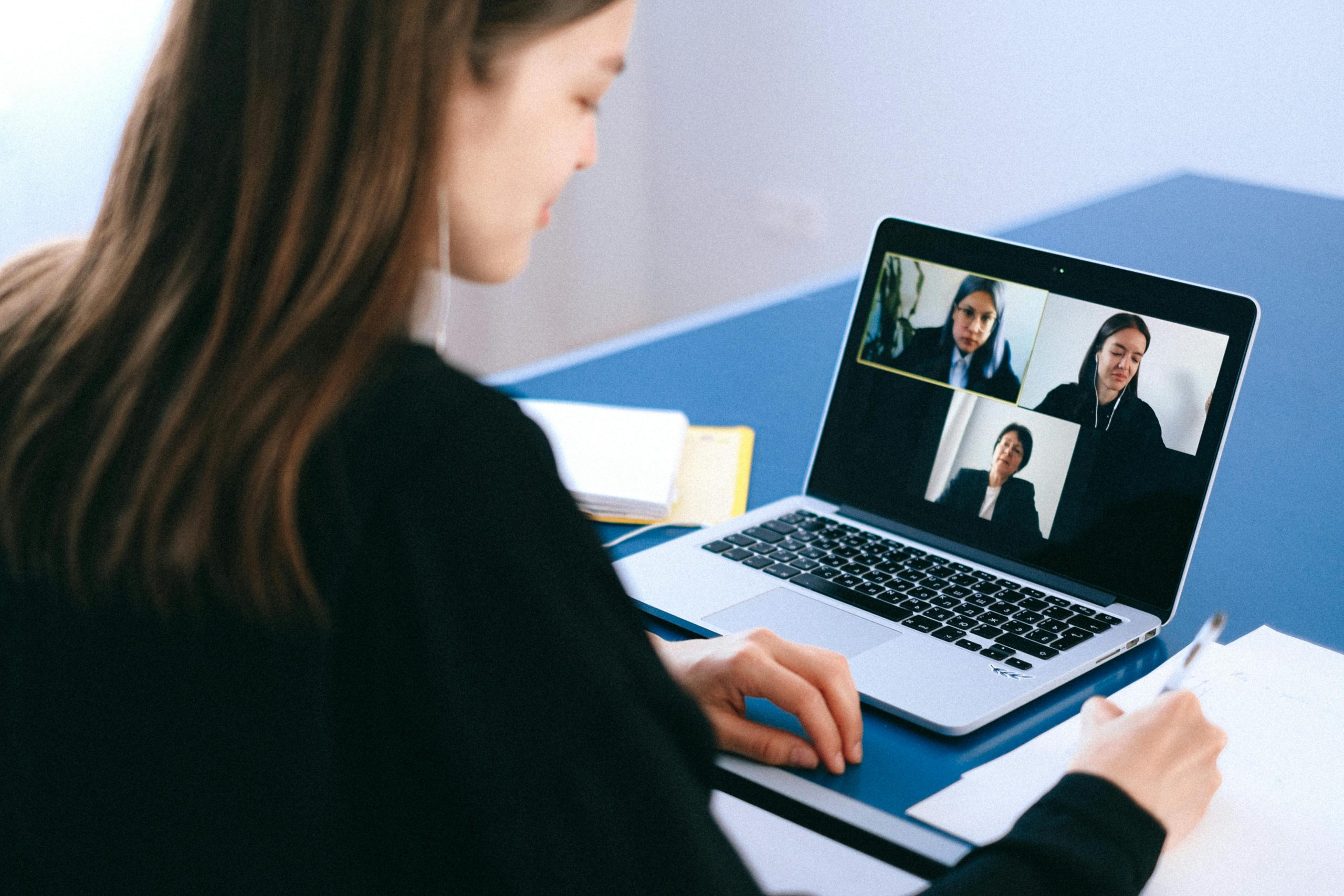 Ofertas de vagas de trabalho em home office caem no Brasil