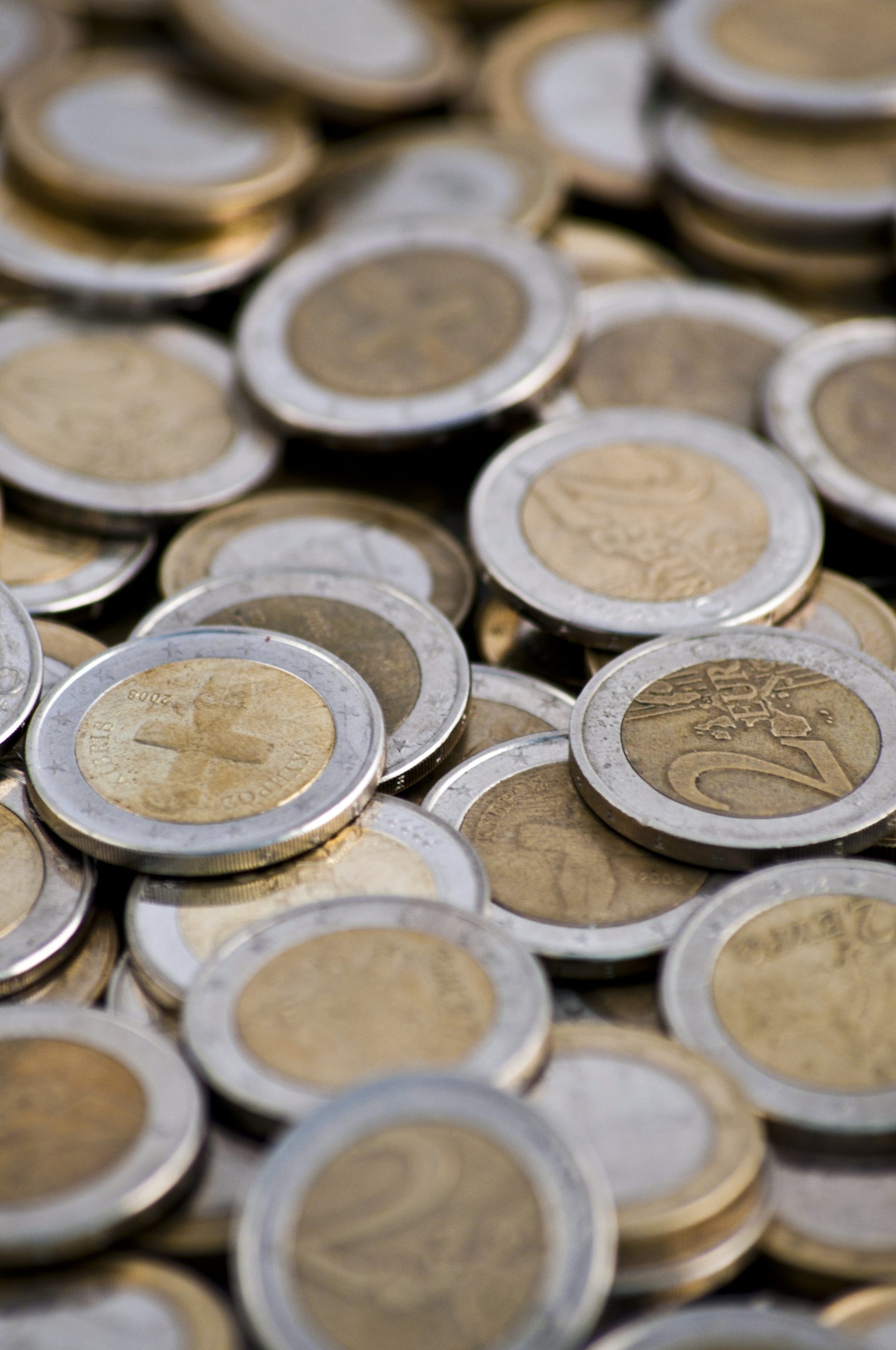 Bolsas da Europa fecham em alta, animadas por sinal de Powell sobre juros nos EUA