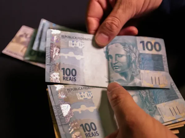 Mudar a arquitetura financeira é urgente, avisam economistas