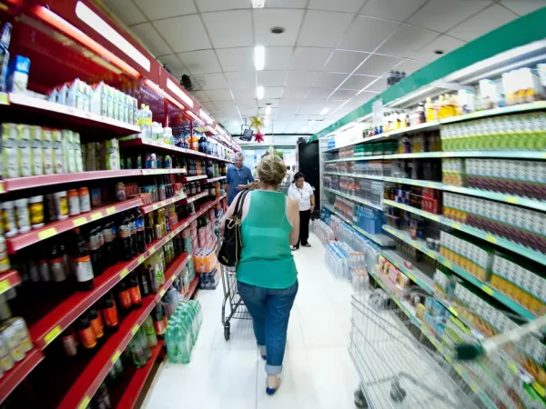 Inflação desacelera para famílias de renda baixa, diz Ipea