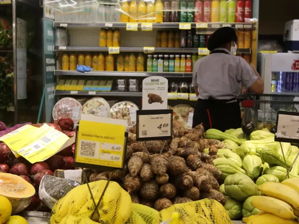 Intenção de Consumo das Famílias recuou 0,3% em setembro, diz CNC