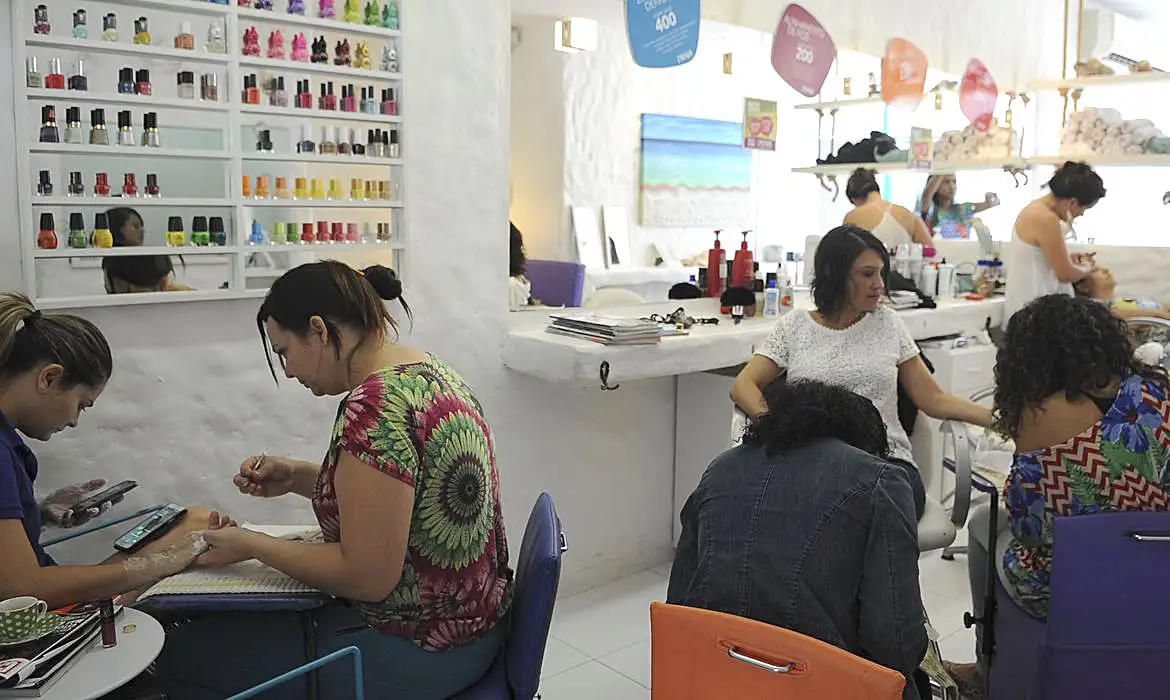 Setor de serviços cresce 1,2% em julho frente a junho e renova recorde