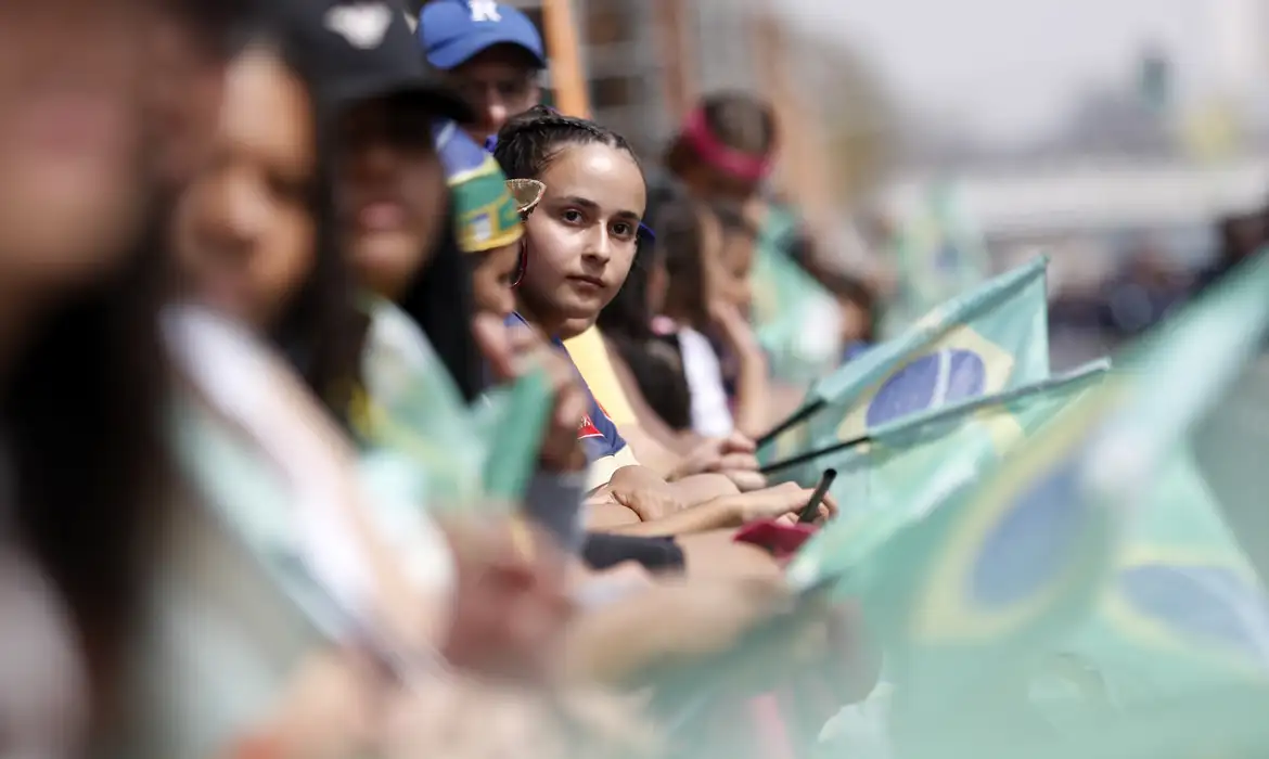Desfile de 7 de Setembro destaca vacinação e homenageia gaúchos