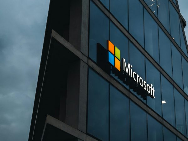 Microsoft investirá R$ 14,7 bi no Brasil para impulsionar IA; Alckmin fala em ‘grande dia’
