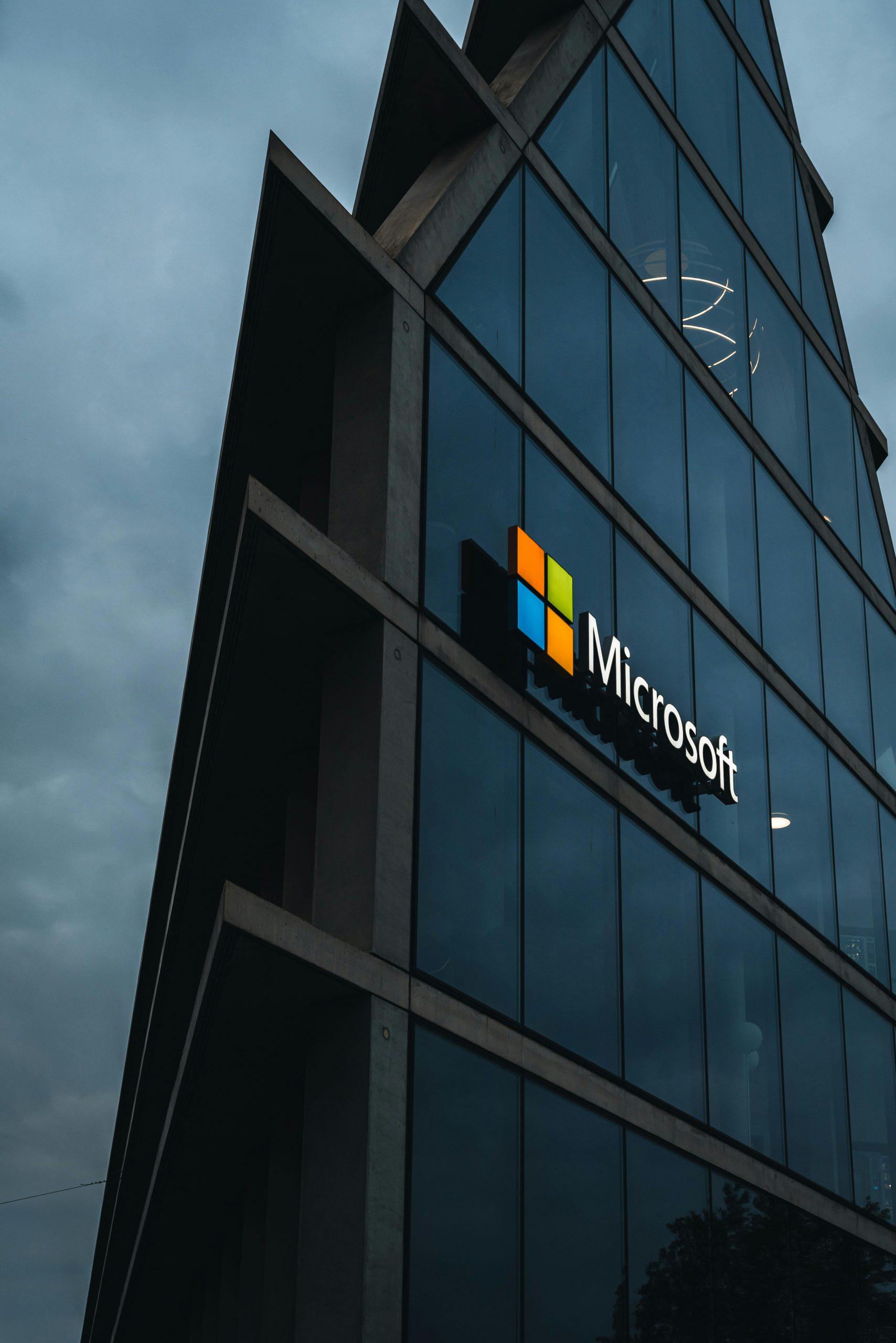 Microsoft investirá R$ 14,7 bi no Brasil para impulsionar IA; Alckmin fala em ‘grande dia’