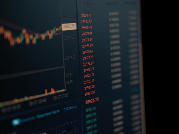 Chance de Fed cortar juros em 50 pontos-base na semana que vem salta a cerca de 40%, diz CME