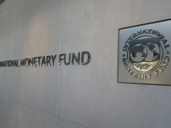 FMI estima superávit primário para Brasil apenas em 2027