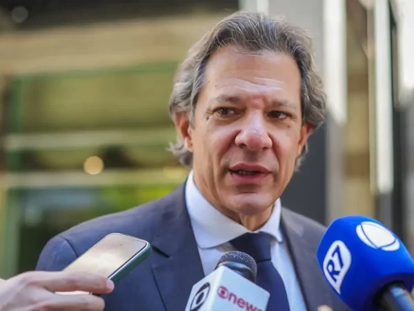 Haddad confirma envio de PEC sobre revisão de gastos