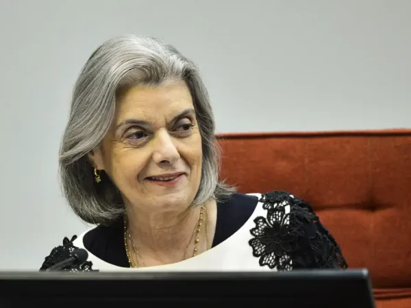 Cármen Lúcia diz que desinformação nas eleições é “cabresto digital”