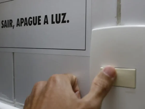 Aneel reduz para amarela bandeira tarifária de energia em novembro