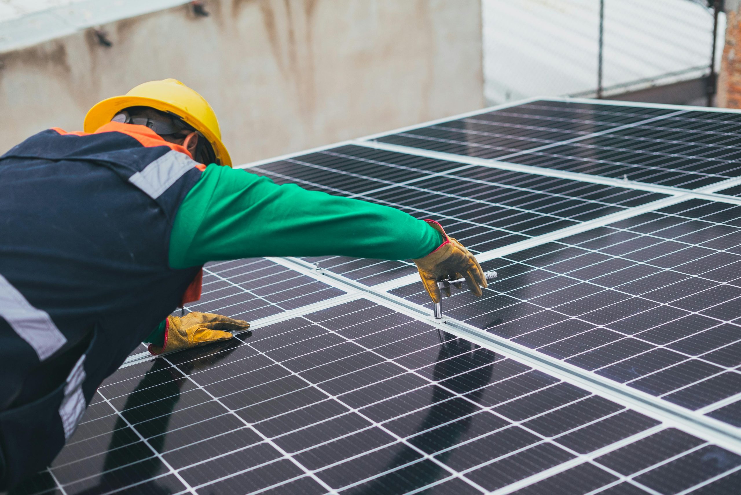 Expansão da energia solar no Brasil aquece demanda por profissionais qualificados