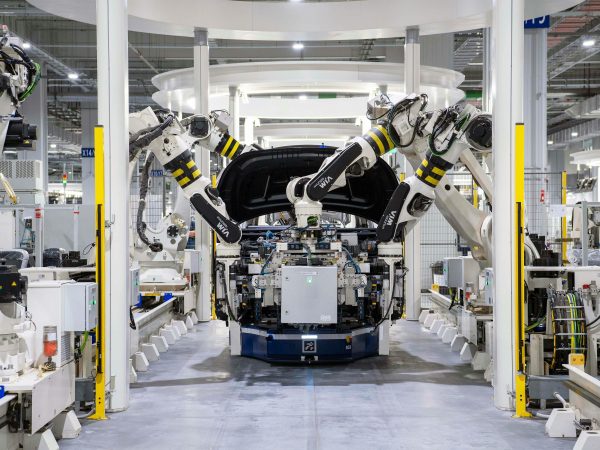 Indústria de transformação recua 0,3% em agosto ante julho, revela IBGE