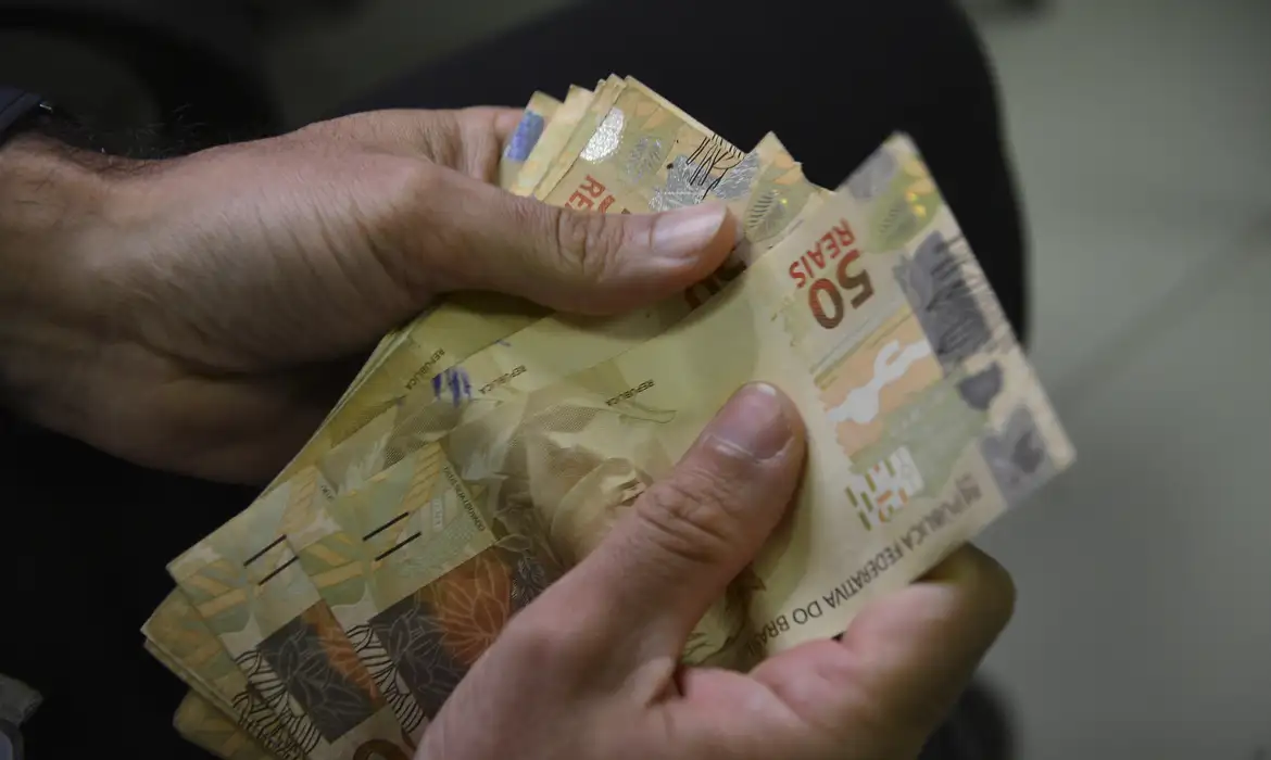 Estimativa de alta do PIB de 2024 permanece em 3,00% no relatório Focus do BC