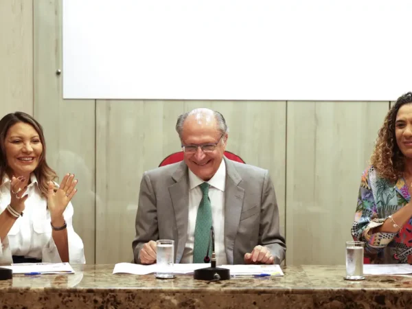 Programa quer ampliar contratação de negros no comércio exterior