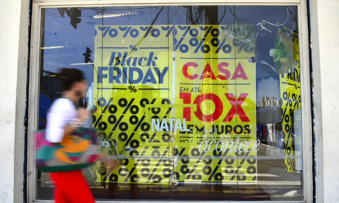46,4% dos consumidores que comprarão na Black Friday querem gastar mais que em 2023, diz ACSP