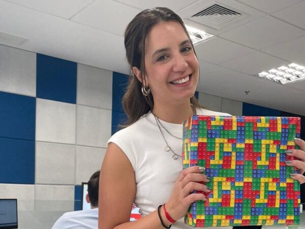 Especialista em RH fala como a valorização da individualidade e do bom humor impactam positivamente no engajamento e na motivação de equipes