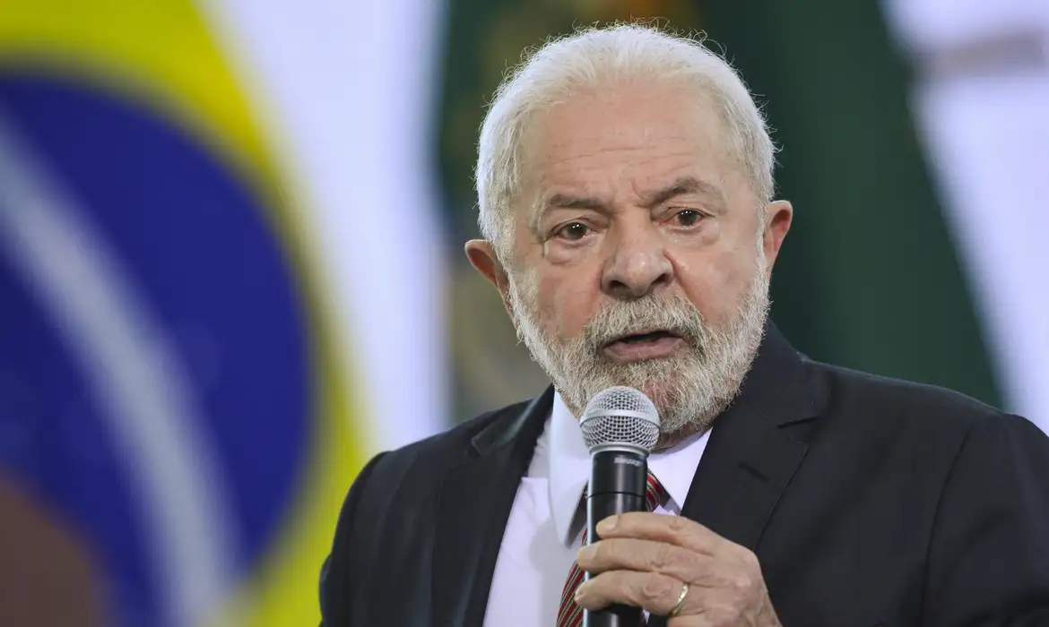 Após disparada do dólar, Lula diz que governo não pode gastar mais do que arrecada