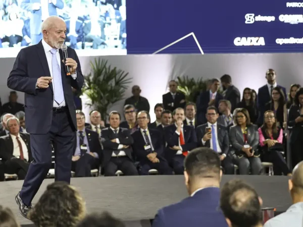 Lula diz que não faltará crédito para construção civil