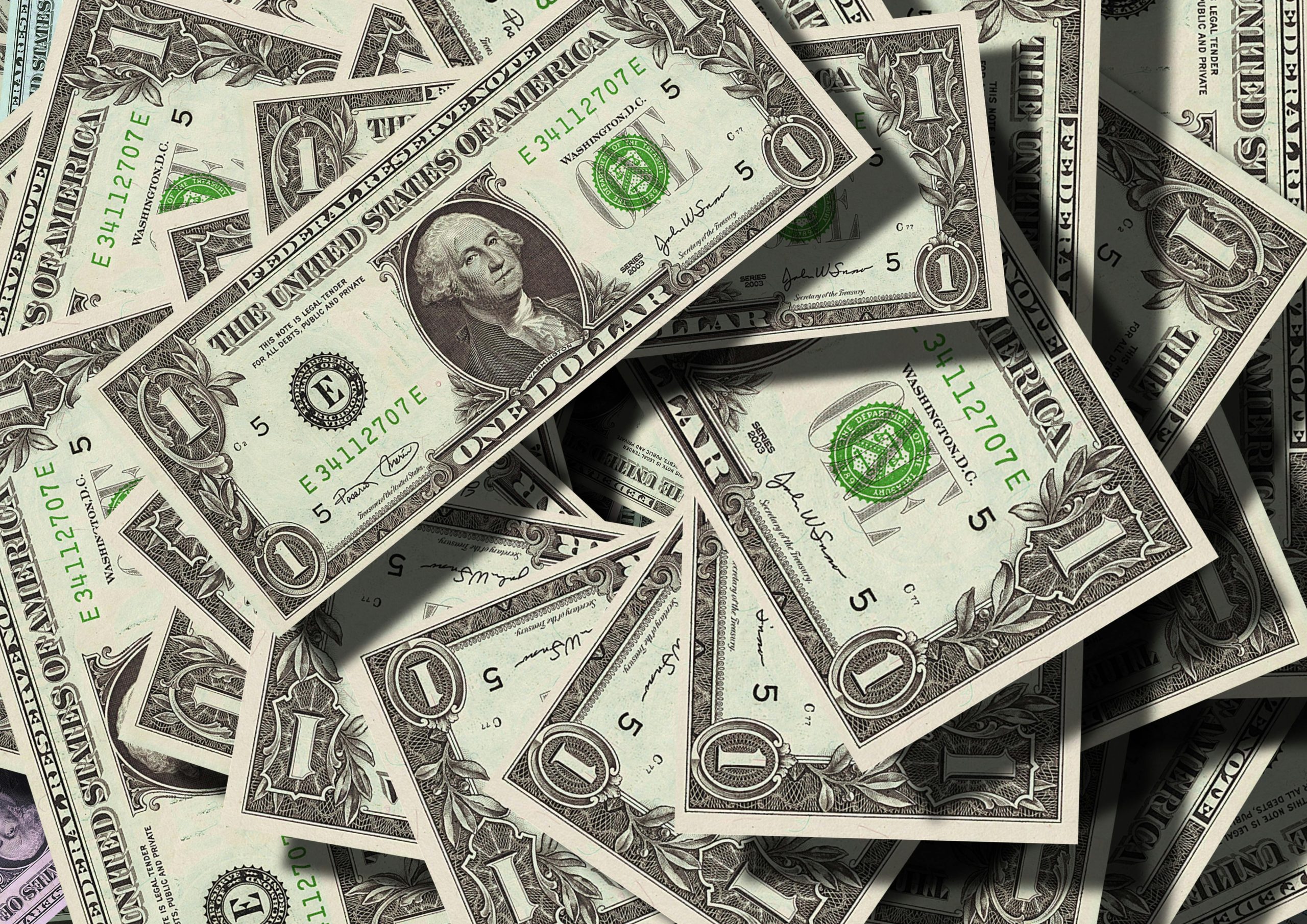 Dólar cai para R$ 5,78 em dia de alívio no mercado