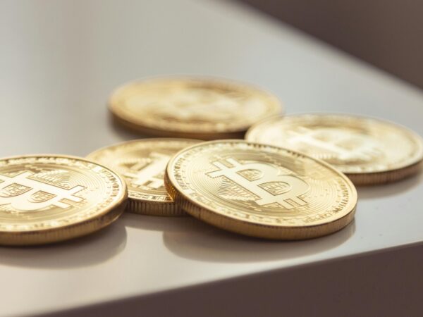 Criptomoedas: bitcoin renova recorde pela 4ª sessão seguida, e se aproxima dos US$ 100 mil